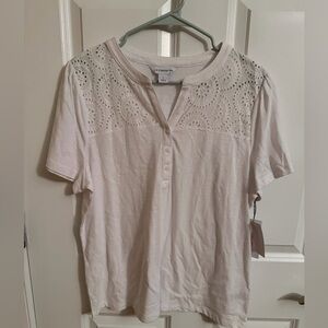 NWT  Women’s Liz Claiborne white short-sleeve top with eyelet detail Size Large